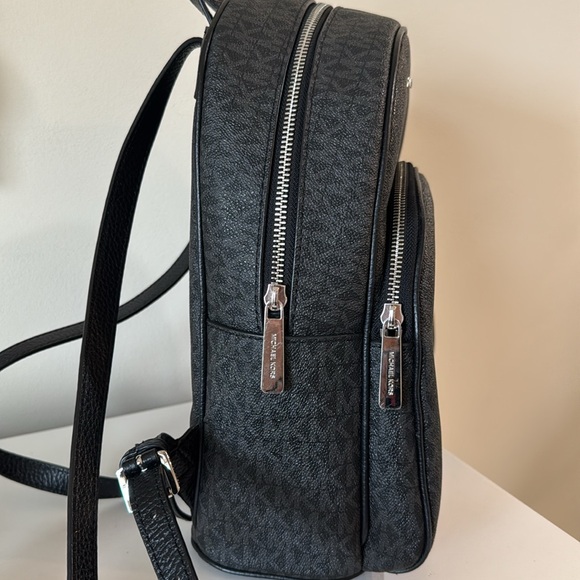 Michael Kors Backpack EUC - Picture 8 of 8